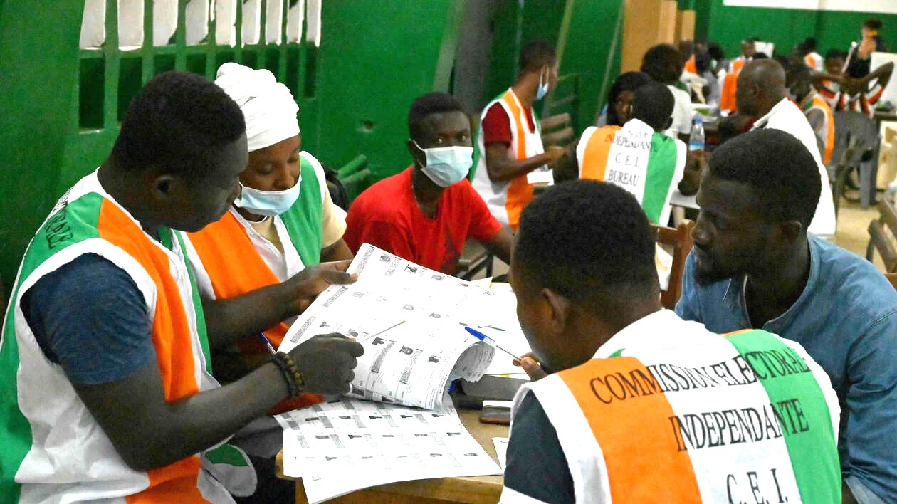 Présidentielle 2025 : cinq candidats en lice pour convaincre 8,7 millions d’électeurs